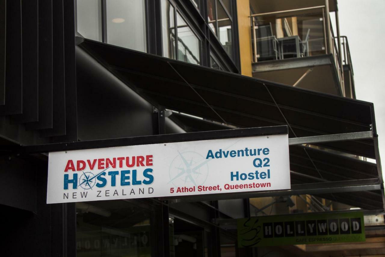 Adventure Q2 Hostel Queenstown Bagian luar foto